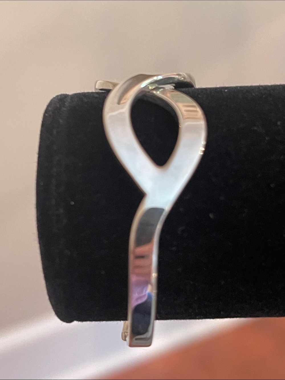Vintage Woven Interlocking Design - Silver-tone Cuff Bracelet - Picture 5 of 16